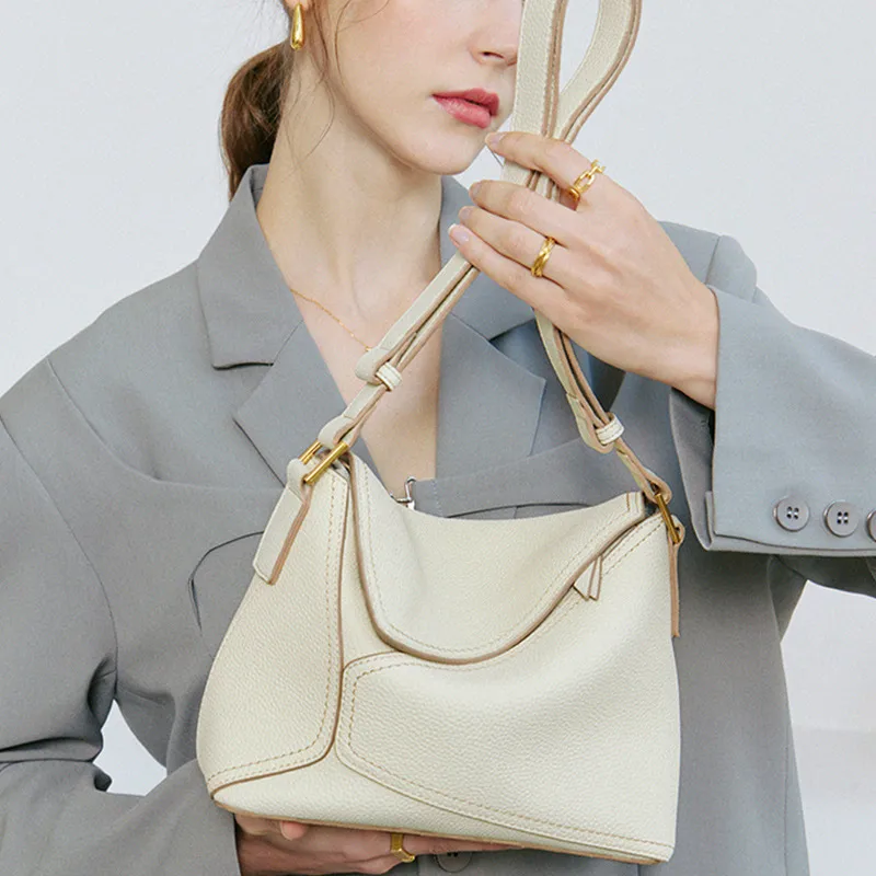 MAKOM BAGS- Dumpling Shape Sewing Line Fashion