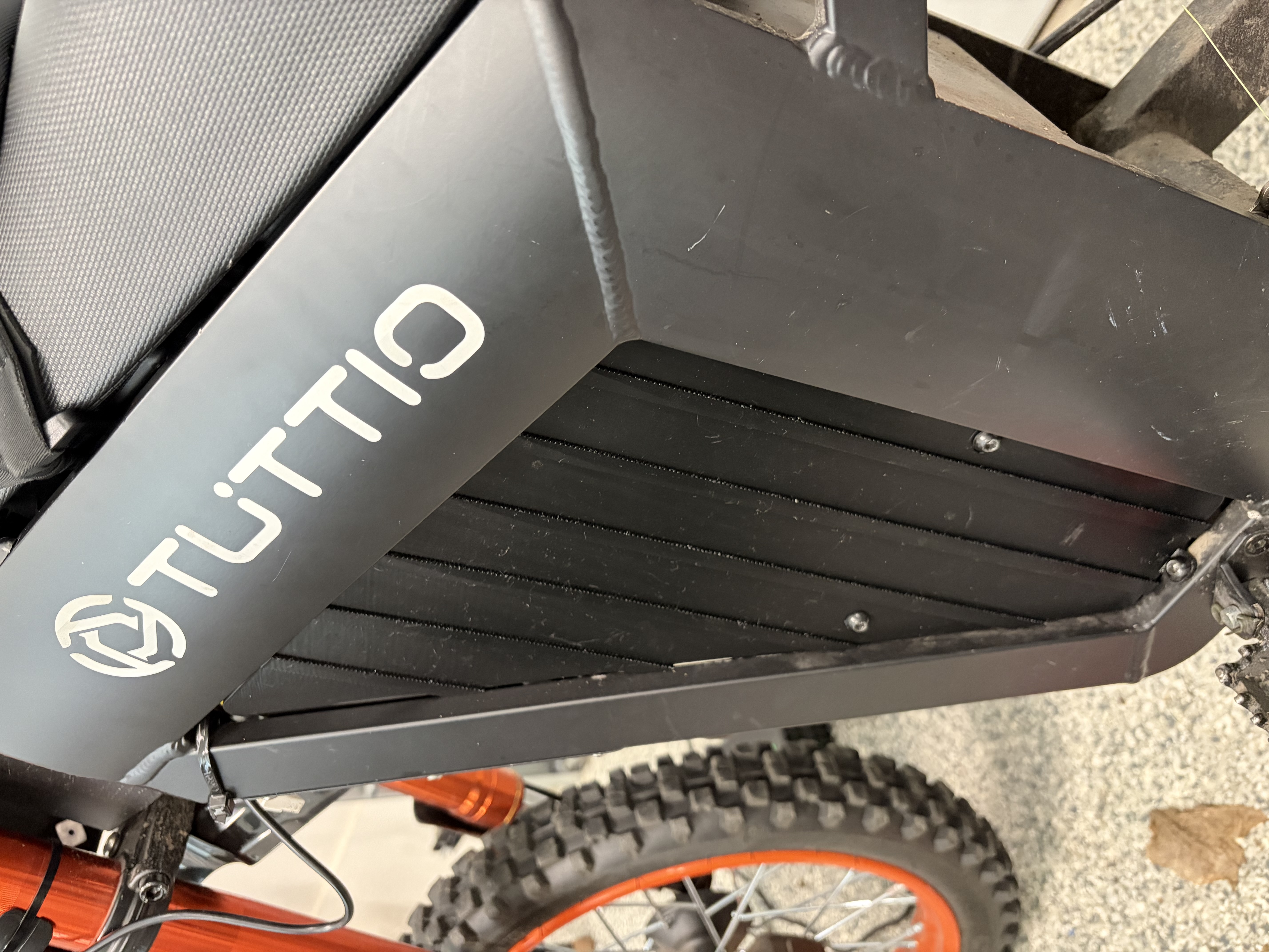 Tuttio side panel cover
